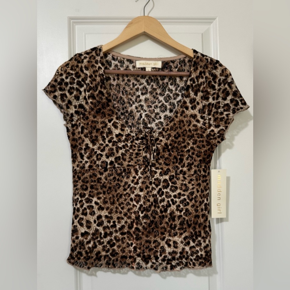 Madden Girl Juniors Leopard Print Short Sleeve Top- Size: Large NWT